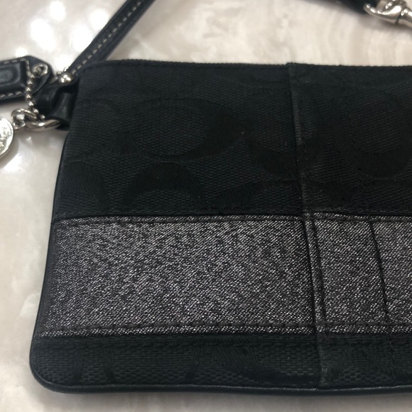Coach wristlet - Picture 2 of 6